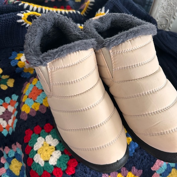 Women's Beige Fur-Lined Ankle Boots with Faux Fur Interior and Black Sole NWOT - Picture 3 of 8